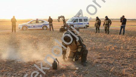 Tire’de tarlada bulunan el bombası uzman ekipçe imha edildi