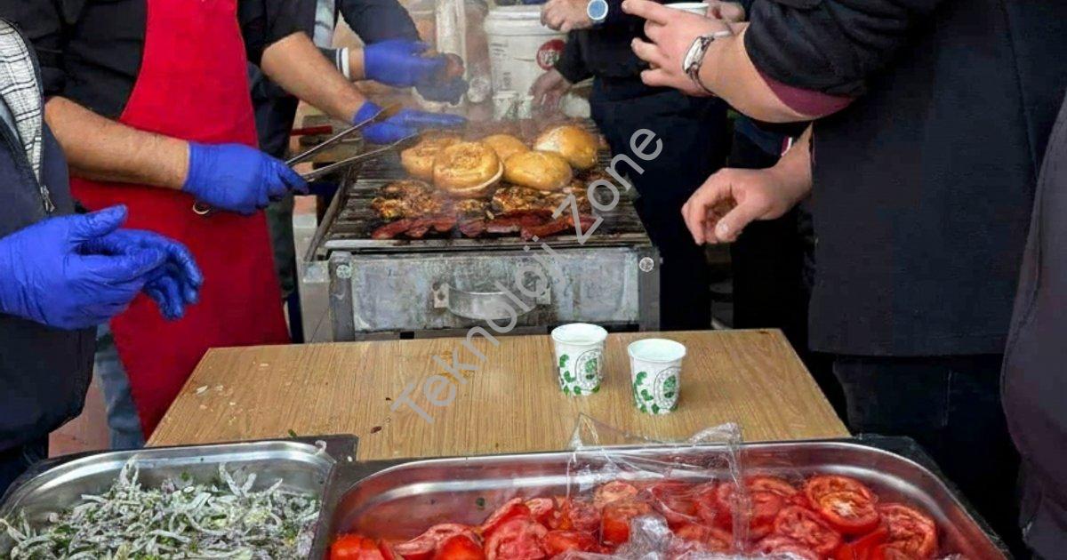 "Şuhut Anadolu Lisesi’nden Gazze’ye destek için hayır çarşısı" başlıklı haber için fotorealistik, pr