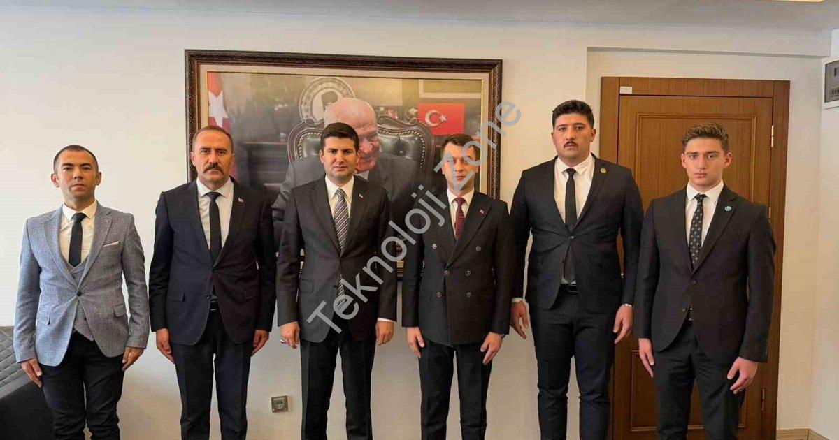 "Kütahya Ülkü Ocakları'ndan Başkent Çıkarması: Bahçeli ve Yıldırım Ziyareti" başlıklı haber için fot