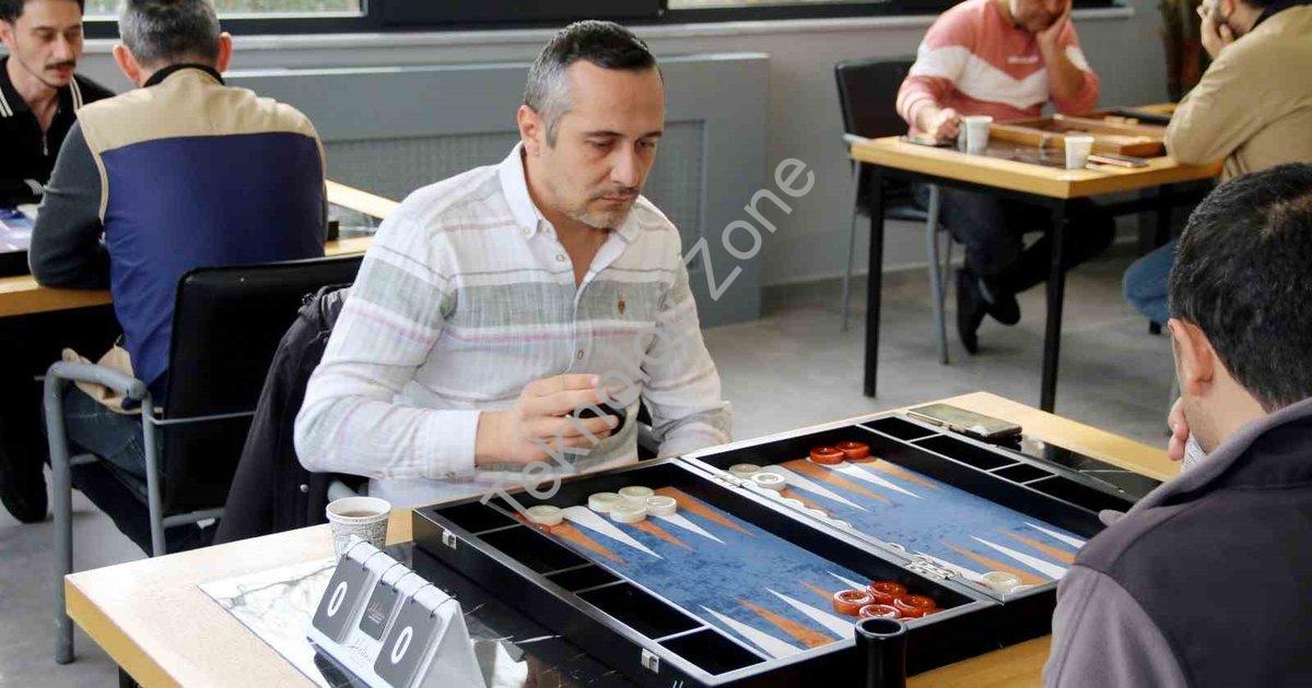 "Kütahya OSB 4. Tavla Turnuvası Sonuçlandı: Kupa Martur Kılıf’ın" başlıklı haber için fotorealistik,