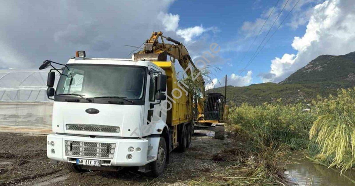 "Muğla'da Taşkınlara Karşı Dev Hamle: 77 KM Dere Temizlendi" başlıklı haber için fotorealistik, prof