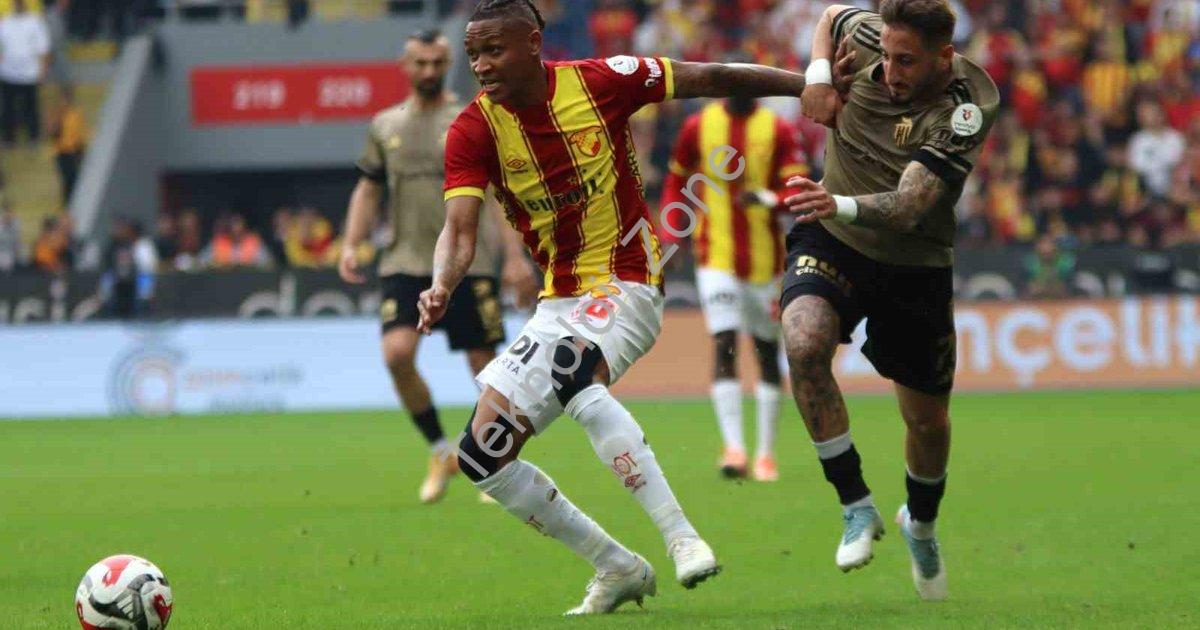 "Süper Lig'de VAR Gecesi: Göztepe-Kocaelispor Maçı Unutulmaz Anlar" başlıklı haber için fotorealisti