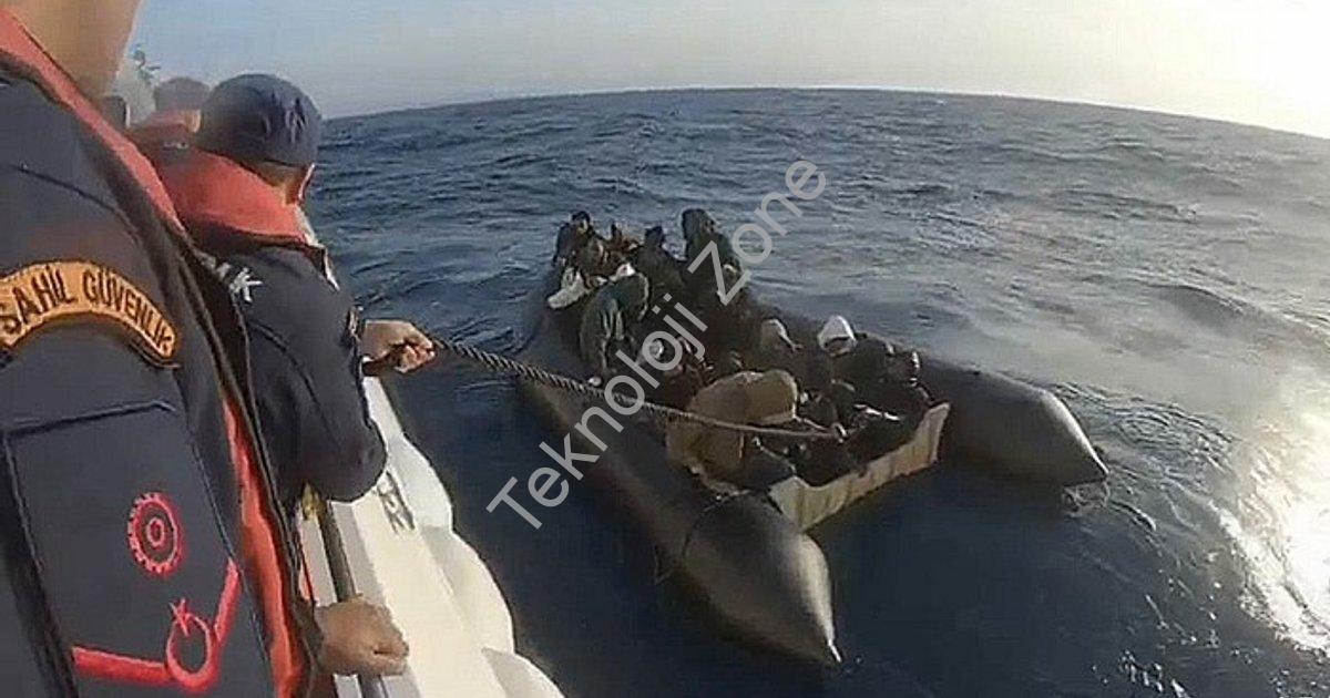 "İzmir Kıyılarında Dram: 18 Göçmen Yakalandı, 25'i Kurtarıldı" başlıklı haber için fotorealistik, pr