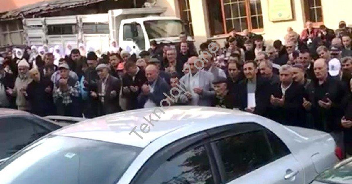 "Hisarcık'tan Kutsal Topraklara Manevi Yolculuk Başladı" başlıklı haber için fotorealistik, profesyo