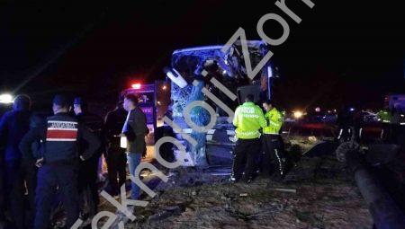 Denizli’de Korkunç Kaza: Otobüs ve Minibüs Çarpıştı, Ortalık Savaş Alanına Döndü