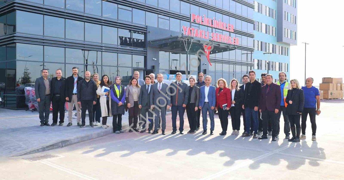 "Aydın Şehir Hastanesi Açılışa Hazır: Dev Tesisin Özellikleri" başlıklı haber için fotorealistik, pr
