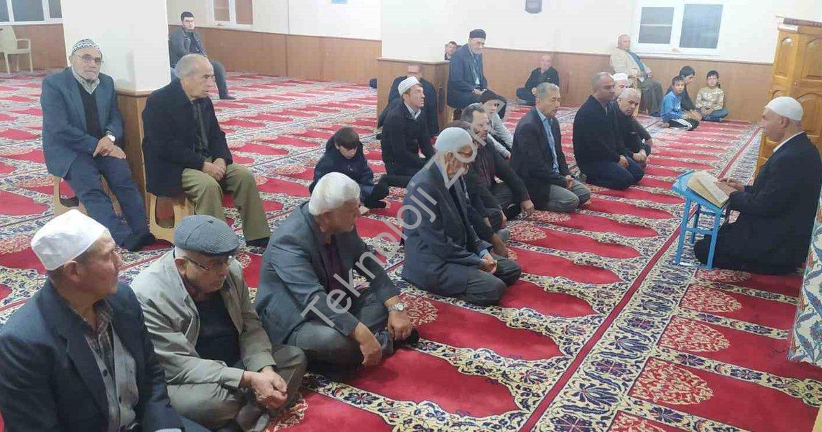 "Mutaflar Camii'nde Manevi Buluşma: Cemaat Sabah Namazında Kenetlendi" başlıklı haber için fotoreali