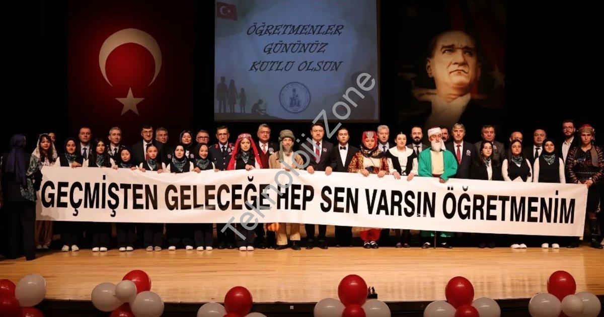 "Kütahya'da Öğretmenler Günü Neşeyle Kutlandı" başlıklı haber için fotorealistik, profesyonel bir ha