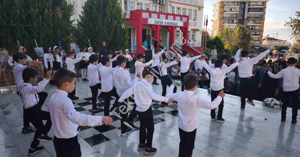 "Nazilli'de Zeybekli Öğretmenler Günü Coşkusu" başlıklı haber için fotorealistik, profesyonel bir ha