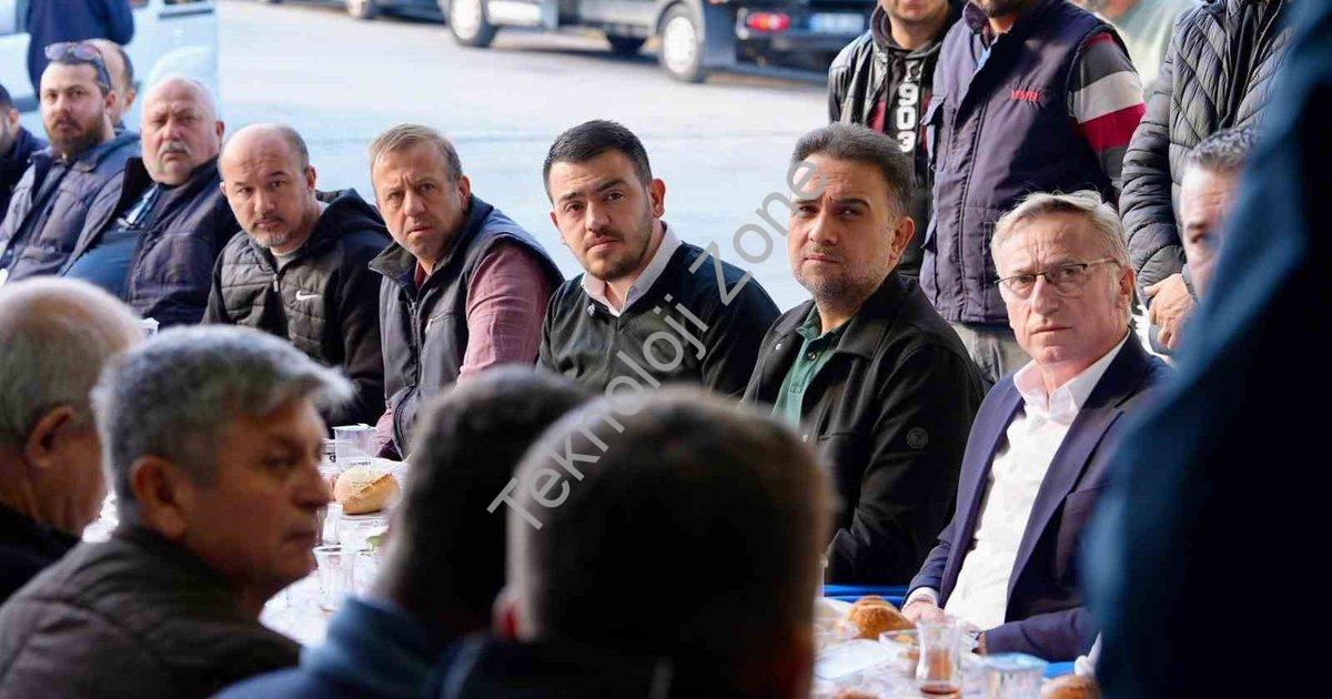 "AK Parti’li Baybatur Manisa Esnafının Sesine Kulak Verdi" başlıklı haber için fotorealistik, profes