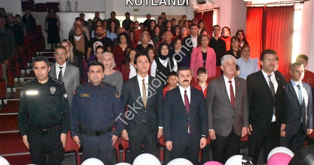 "Köyceğiz'de Öğretmenler Günü Coşkuyla Kutlandı" başlıklı haber için fotorealistik, profesyonel bir