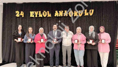 Muhtardan Öğretmenler Günü’ne Anlamlı Plaketli Ziyaret