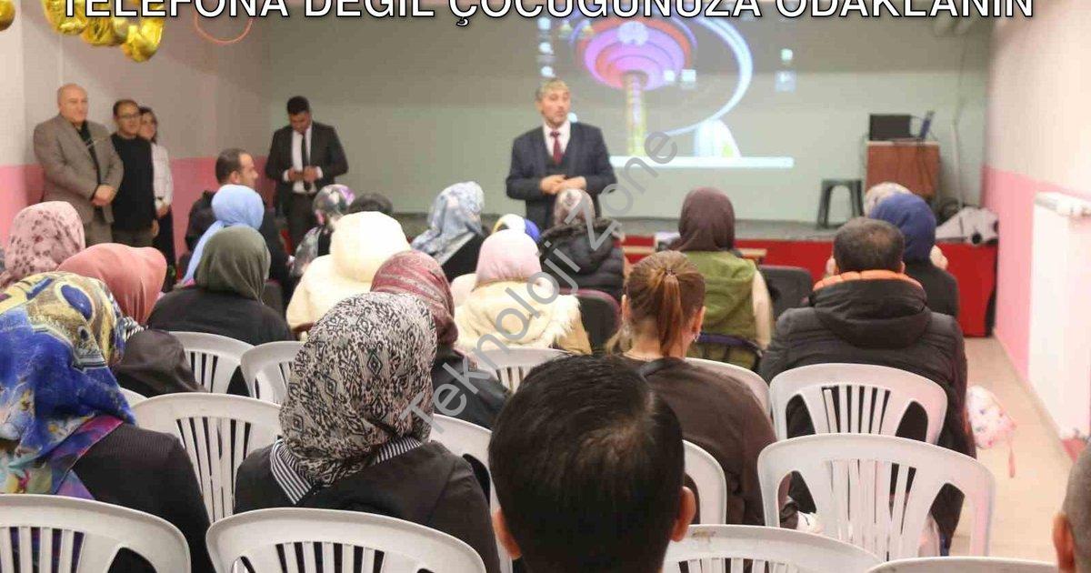 "Müdür Yılmaz'dan Velilere Kritik Uyarı: Telefona Değil Çocuğunuza Odaklanın" başlıklı haber için fo