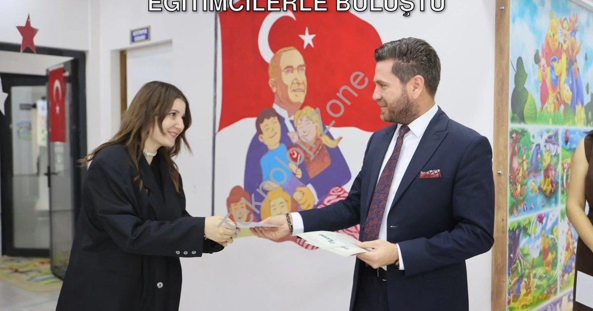 "Başkan Kadir Tatık Öğretmenler Günü'nde Eğitimcilerle Buluştu" başlıklı haber için fotorealistik, p