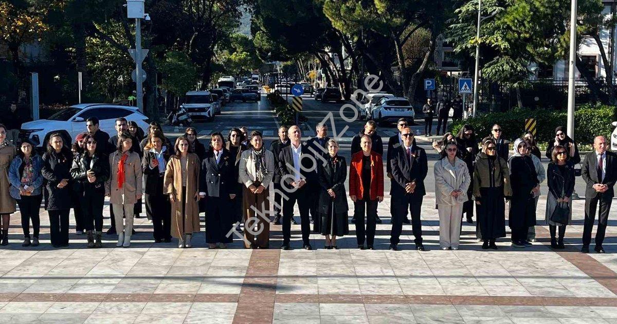 "Muğla’da 25 Kasım Töreni: Kadına Şiddete Karşı Kararlılık Mesajı" başlıklı haber için fotorealistik