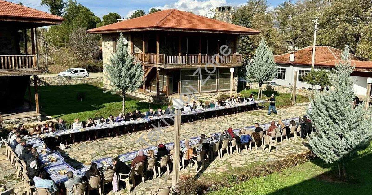 "Beyağaç'ta Anlamlı Buluşma: Başkan Pütün Öğretmenleri Ağırladı" başlıklı haber için fotorealistik,