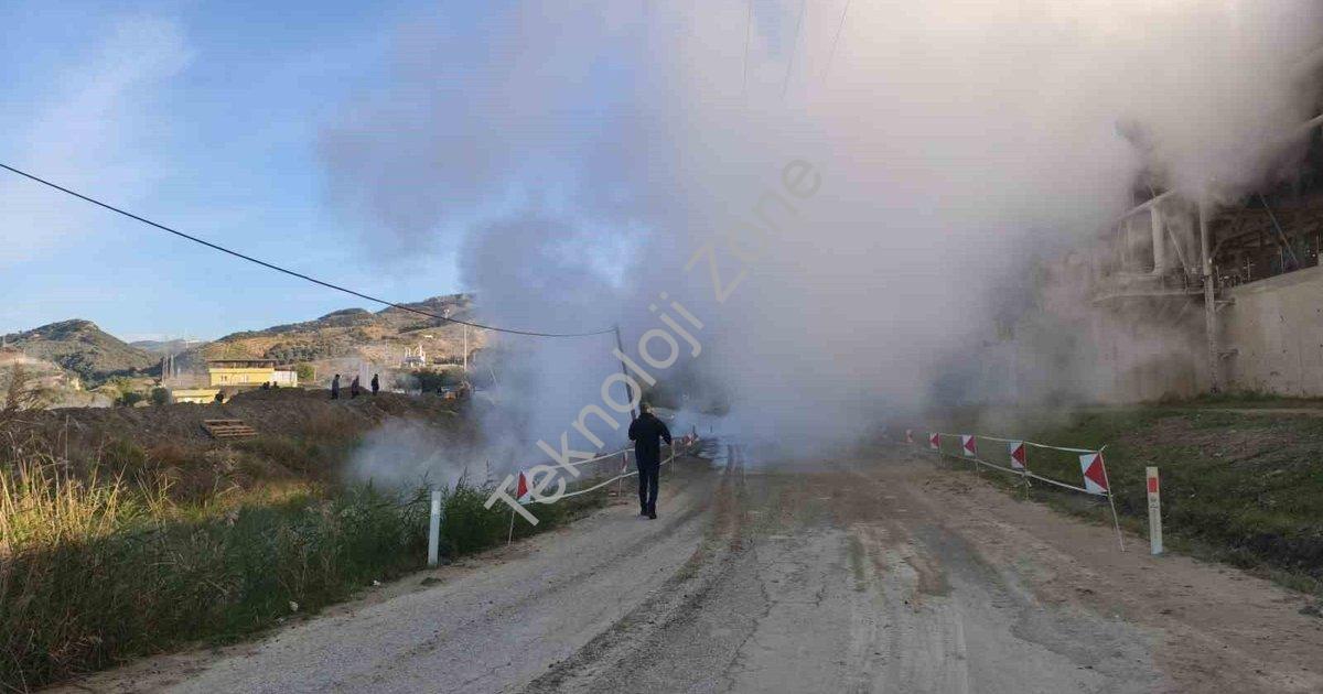 "Aydın’da Jeotermal Hattında Korkutan Patlama: Karayolu Ulaşıma Kapandı" başlıklı haber için fotorea