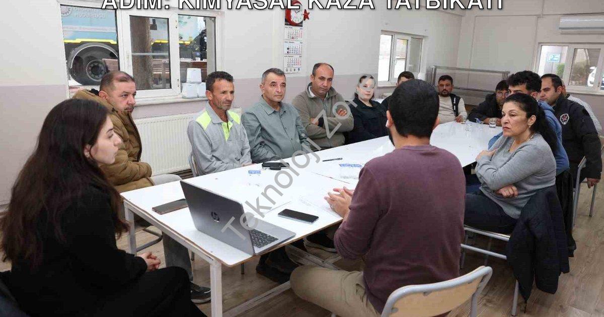 "Denizli OSB'de İş Güvenliği İçin Kritik Adım: Kimyasal Kaza Tatbikatı" başlıklı haber için fotoreal