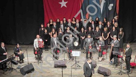 Efeler’de Sanat Rüzgarı: Maarif Korosu İzleyenleri Büyüledi