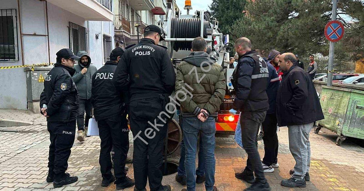 "Uşak'ta Dehşete Düşüren Olay: Kanalizasyon Hattında Cenin Bulundu" başlıklı haber için fotorealisti
