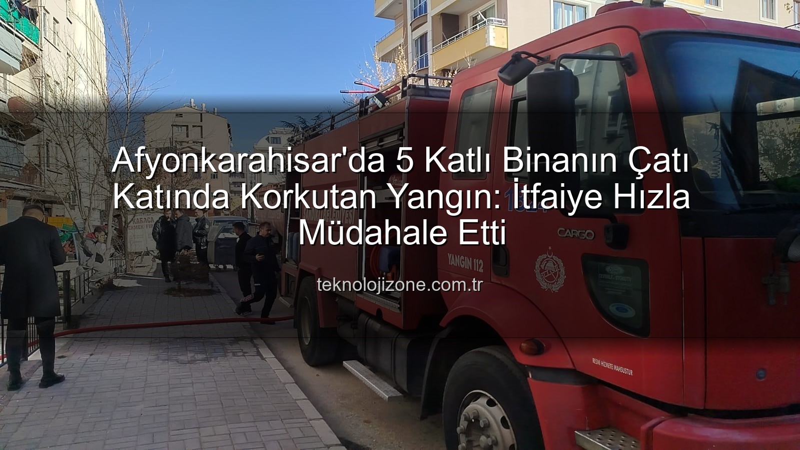 çatı yangını - Afyonkarahisar'da 5 Katlı Binanın Çatı Katında Korkutan Yangın: İtfaiye Hızla Müdahale Etti